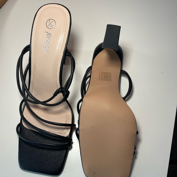 Black strappy square-toed heels - Picture 4 of 4